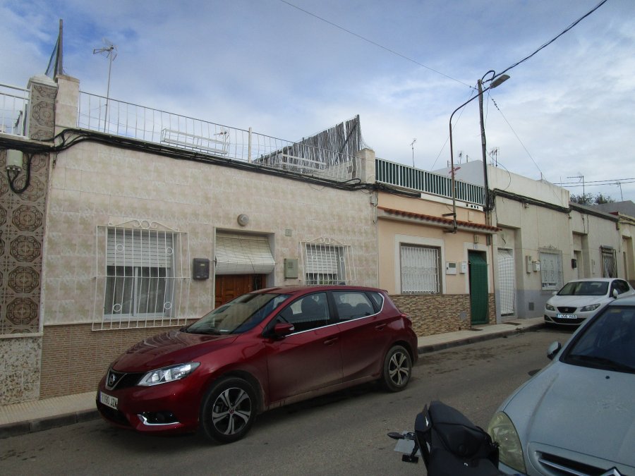 Planta baja barrio peral-calle san jose-ahoragestores inmobiliarios-fachada-AHV-389
